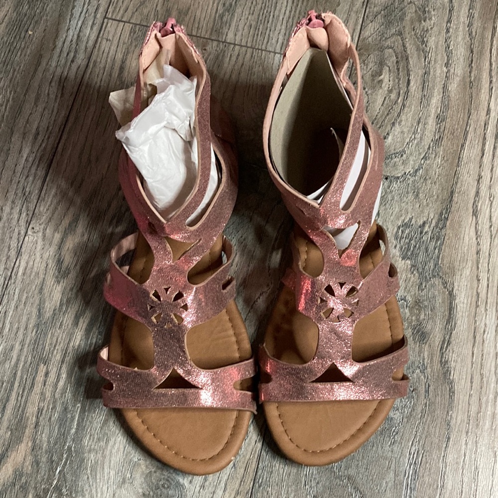 Weeboo women flat shiny sandals.